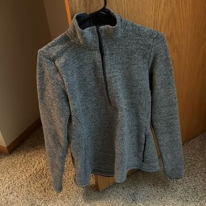 Fitted Under Armour Sweatshirt